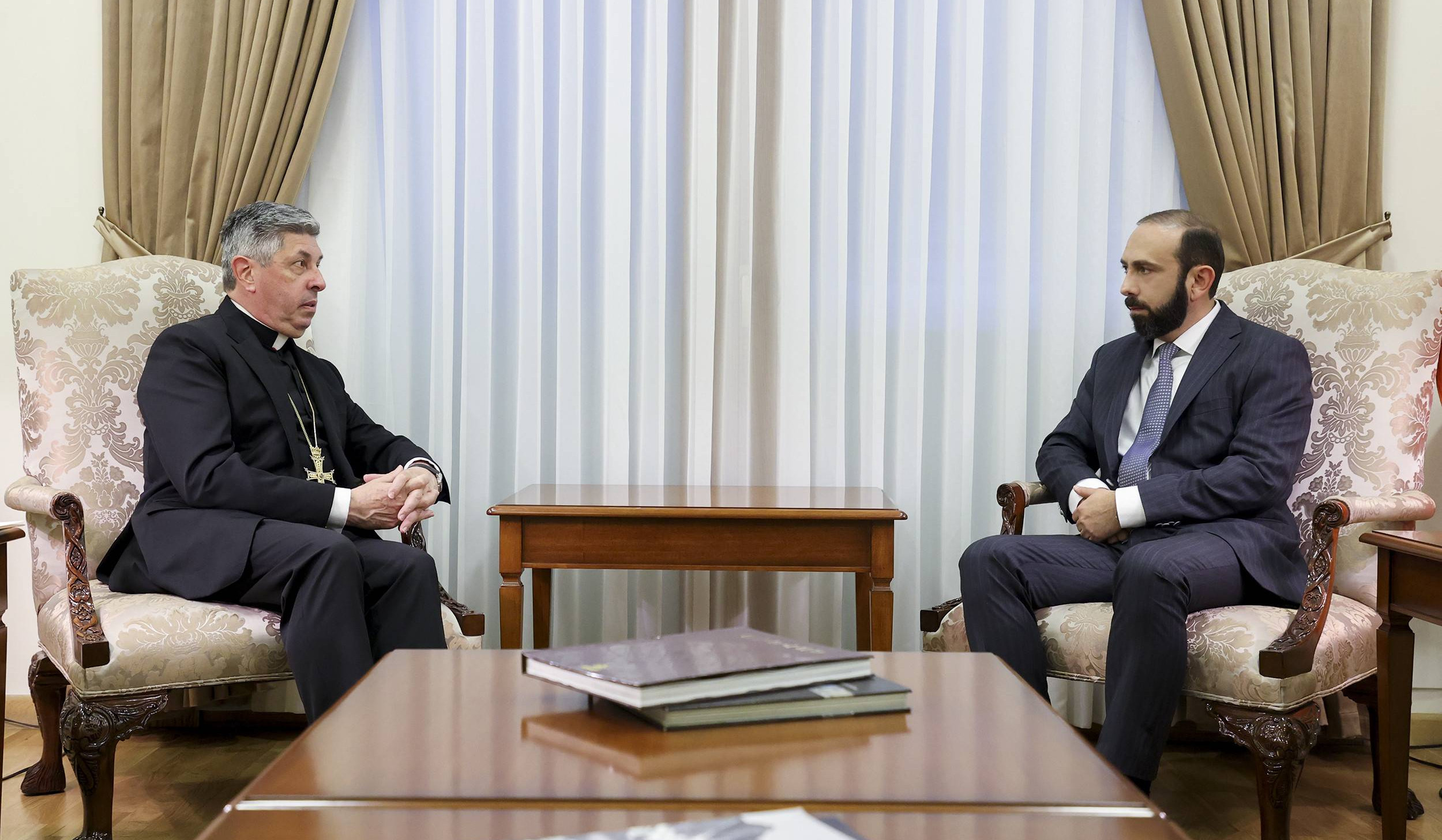 Video - Minister of Foreign Affairs Armenia Ararat Mirzoyan received the Apostolic Nuncio of the Holy See to Armenia